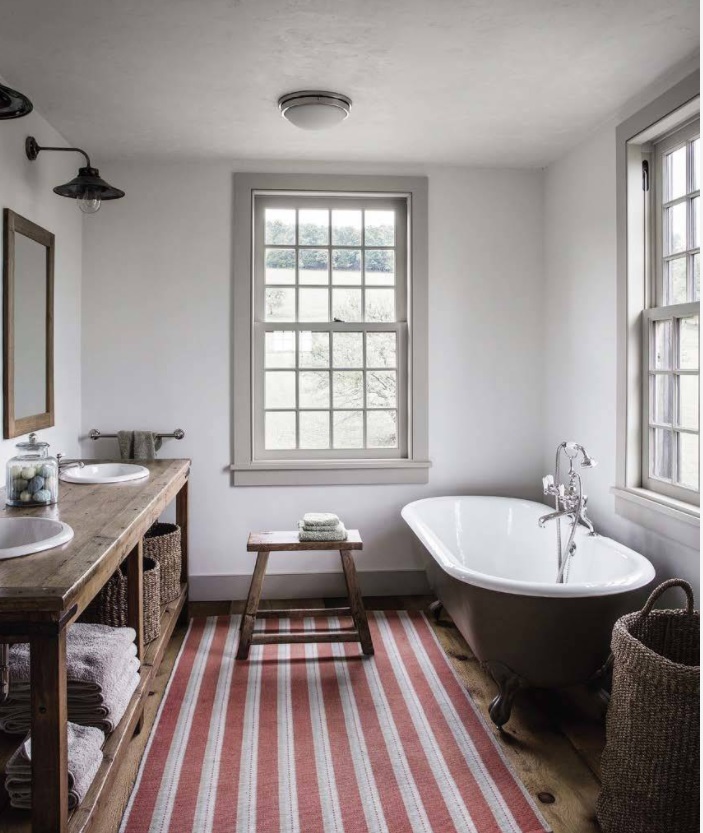 How to choose between a snow shower and tub for a winter bathroom remodel